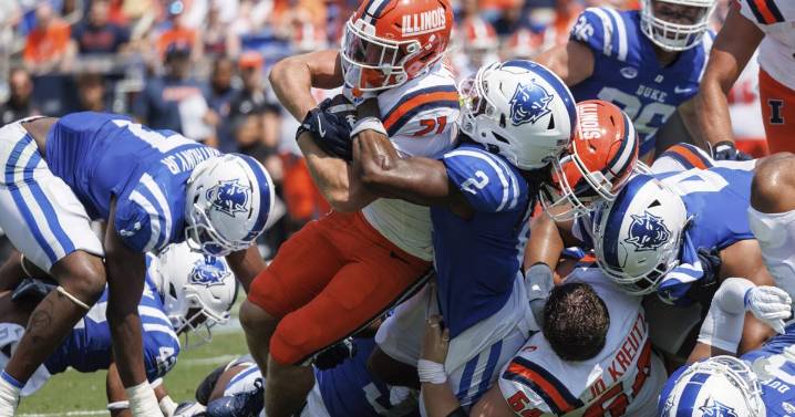 No. 11 Illinois takes over after halftime to beat mistake