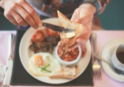 ¿A qué hora deberías desayunar? Harvard revela cuál es el mejor momento y por qué