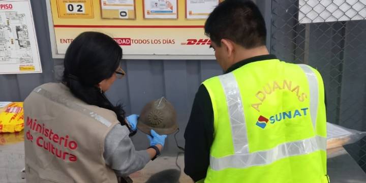 Perú recuperó un casco militar del conflicto con Ecuador de 1941, antes de que sea enviado a Italia