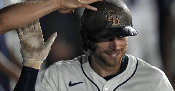 Lowe hits 30th homer as Rays beat Red Sox 7