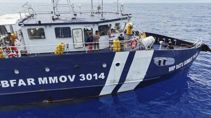 Chinese and Philippine ships collide near disputed shoal in South China Sea