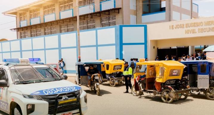 Piura: Resguardan exteriores de colegios en Sullana