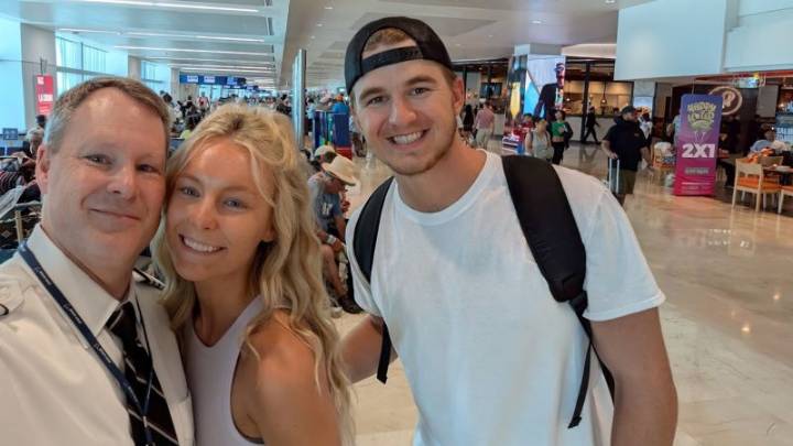 Her pilot father promised her a ride from the airport. Then he surprised her by flying the plane home