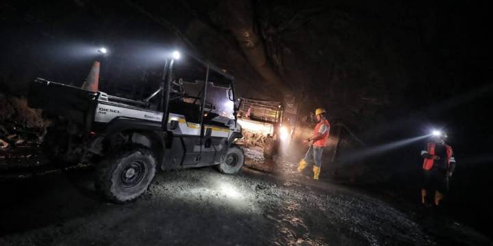 Avanza la evacuación de 23 mineros atrapados en Segovia; todos están en buen estado