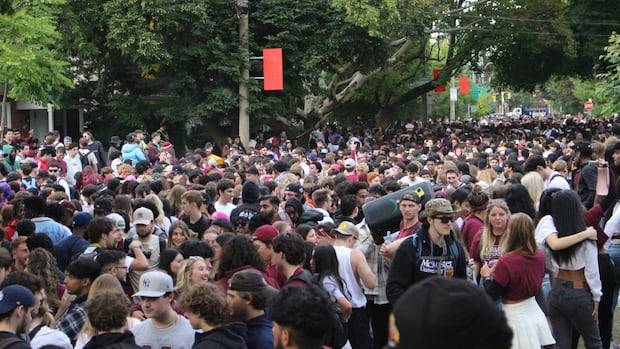 City of Hamilton enforcing 'nuisance' party bylaw this weekend as McMaster marks homecoming
