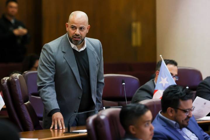 Dead rat, note about immigrants left at Chicago alderman's office