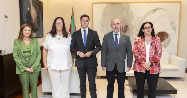 La AVT traslada a Pradales su «honda sensación de revictimación» por los terceros grados a los presos etarras