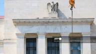Secretario del Tesoro de EU reclama revisión independiente de la Fed