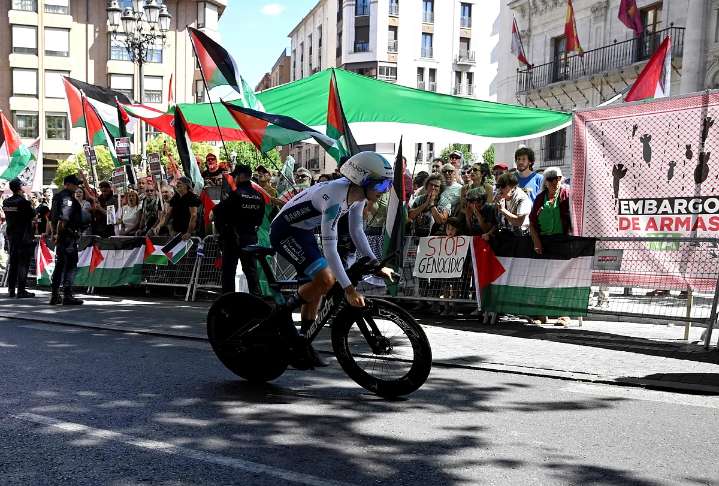Vuelta a España: Dos detenidos por intentar saltar el vallado en la contrarreloj de Valladolid