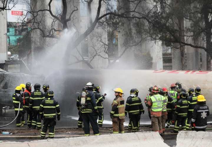 Asciende a 11 la cifra de muertos por explosión de camión de gas en Ciudad de México