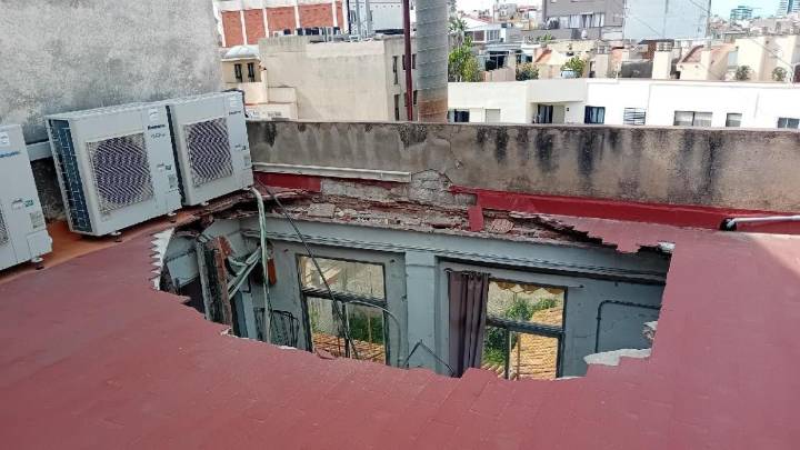 Desalojan a veinte trabajadores de una fábrica textil de Mataró por el derribo del techo