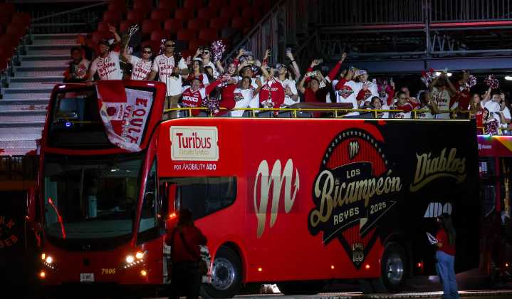Robinson Canó se quedará en Diablos Rojos un año más y gracias a la afición