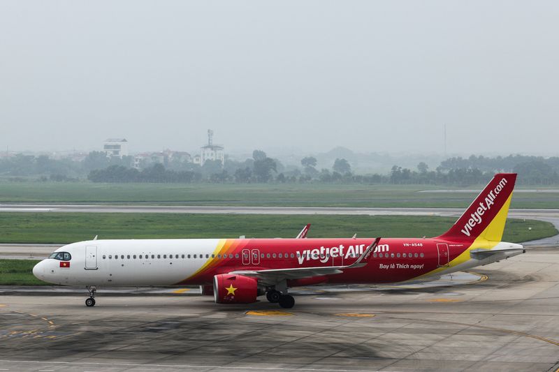 Vietjet takes delivery of first Boeing 737 jet as part of $32 billion deal