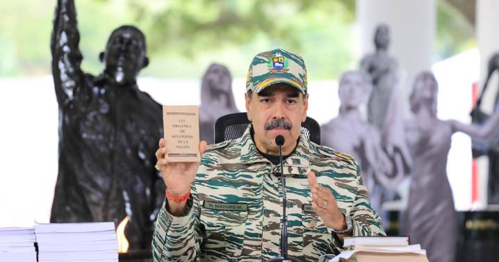 Trump amenaza con derribar cazas venezolanos y Maduro advierte de empezar una «lucha armada» si fueran atacados