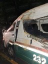 Camioneta de pasajeros afectada por caída de árbol en ruta Tamazunchale