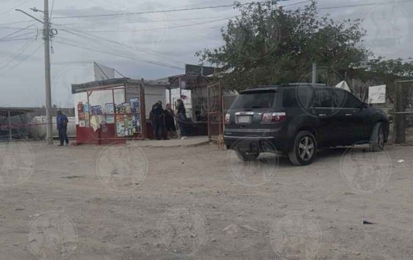 Queda lesionado de bala tras asalto en negocio de Juárez