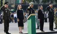 Sheinbaum encabeza izamiento de bandera en memoria de víctimas de sismos