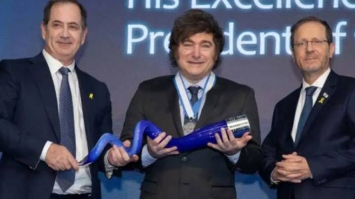 Advierten que no se conoce el destino del millón de dólares recibido por Milei