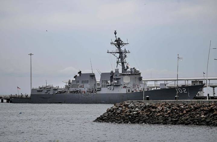 Qué busca Trump con el despliegue militar en el Caribe y su "ataque letal" a un bote procedente de Venezuela