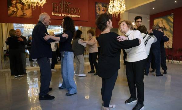 Una neuróloga confirmó que el tango rehabilita a pacientes con párkinson