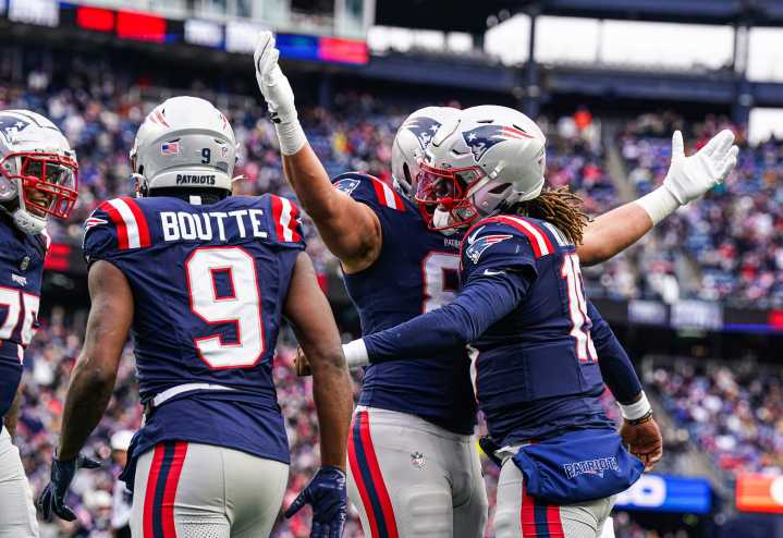 49ers, Patriots Possible Trade Predicted “Win-Win” Move? – 3 Potential Destinations Could Intervene