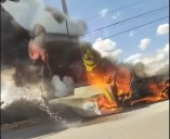 Camioneta se incendia cerca de la curva de la colonia Los Magueyes