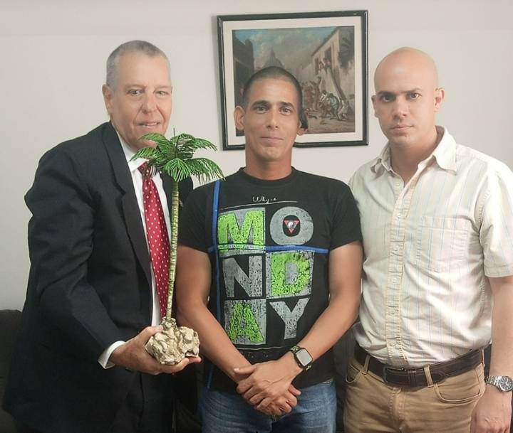Artista plástico cubano Jorge Aruca pide respeto y paz para Venezuela