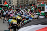 Neutralizan a etapa da Volta a España con final en Mos por protestas preto da meta