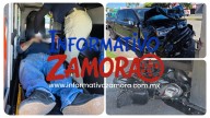 Motociclista es embestido por una camioneta y proyectado debajo de un trailer;...