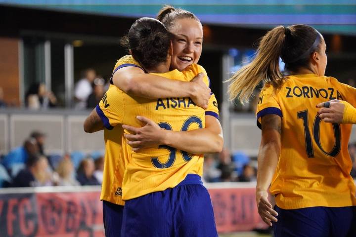 Deadspin | Aisha Solorzano makes history in Utah blanks Bay FC