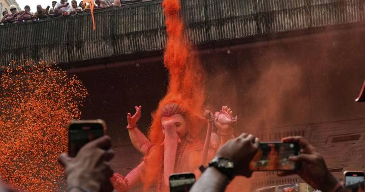 Photos show Indians marking final day of Ganesh Chaturthi that ends with sea immersion