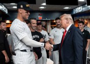 Trump meets with Yankees, makes prediction in clubhouse moment