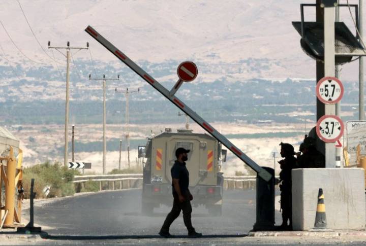 Israel to close West Bank-Jordan crossing from Wednesday, Palestinian border authority says