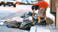La pobreza bajó 7 puntos según el INDEC, pero sigue afectando a casi 15 millones de argentinos