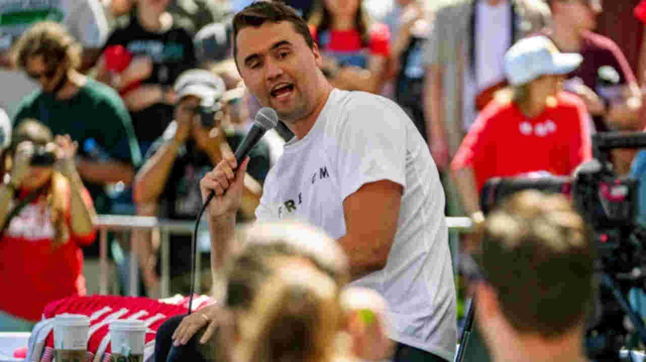 Asesinan en un evento en una universidad de EE.UU. a Charlie Kirk, comentarista conservador y aliado de Trump