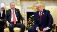 Trump se reunió con presidente de Turquía en la Casa Blanca: le pidió no comprar petróleo ruso y le prometió acabar con las sanciones “pronto”