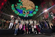 Encienden alumbrado por fiestas patrias en el Zócalo de la Ciudad de México