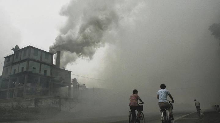 Un informe desvela todas las enfermedades que causan los combustibles fósiles, desde la infancia hasta la vejez