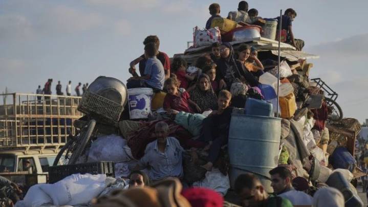 Israel’s military begins its ground offensive in Gaza City and thousands of residents flee
