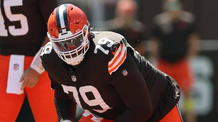 Cleveland Browns OT Dawand Jones out for season with knee injury