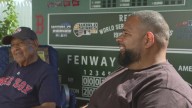 Hispano construye un mini Fenway Park en el patio de su padre en Cranston, RI