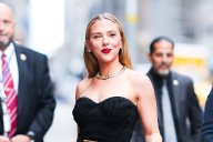 Cómo elegir tu rojo de labios según tus joyas y acertar como Scarlett Johansson