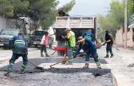Refuerza Ayuntamiento reparación de baches en Lomas de Lourdes