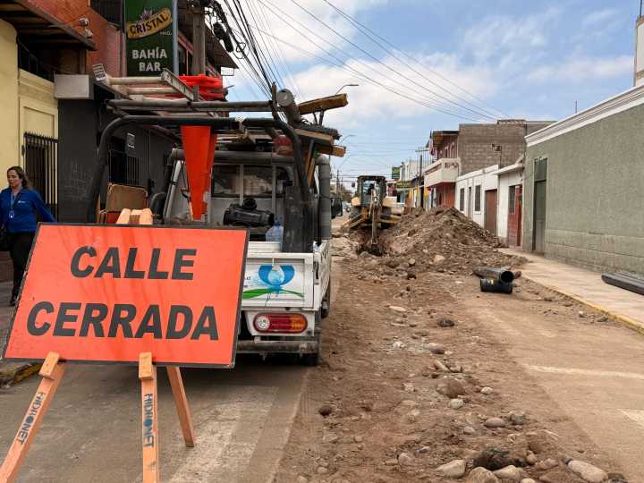 ¿Hasta cuándo estará cortada calle del centro de Arica por renovación de colector?