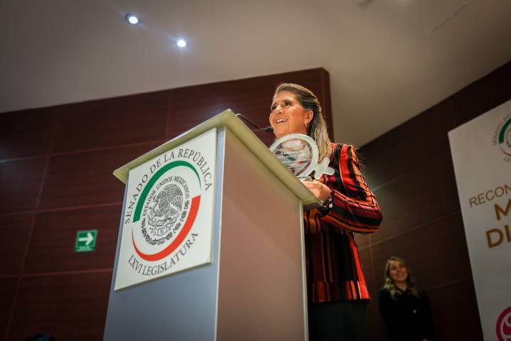 Reconocen a Martha Herrera con el galardón Mujer Distrito 2025 por su liderazgo en igualdad, inclusión y sostenibilidad