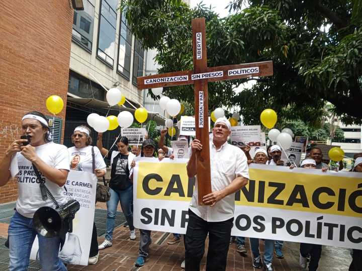 Familiares de presos políticos piden al Papa León XIV que la canonización sea un clamor de libertad
