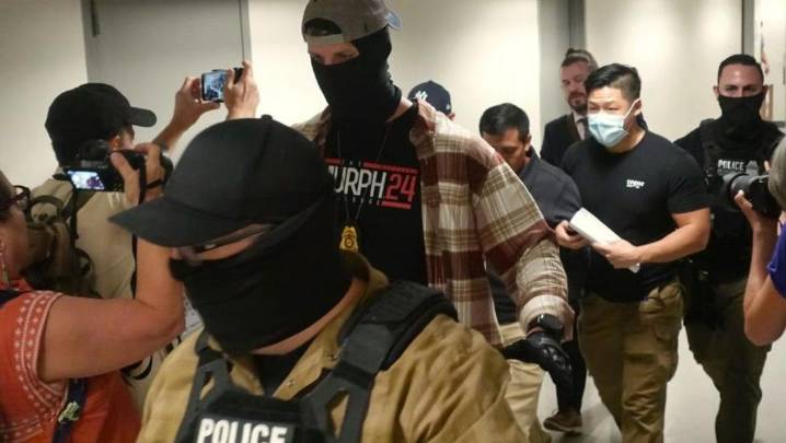 Cal bill barring officers from wearing masks heads to governor