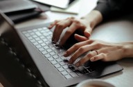 El mail al editor de El Liberal que se filtró: entre pantallas y libros