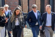 Junts pacta con Consumo blindar el catalán en la ley de atención al cliente en las grandes empresas