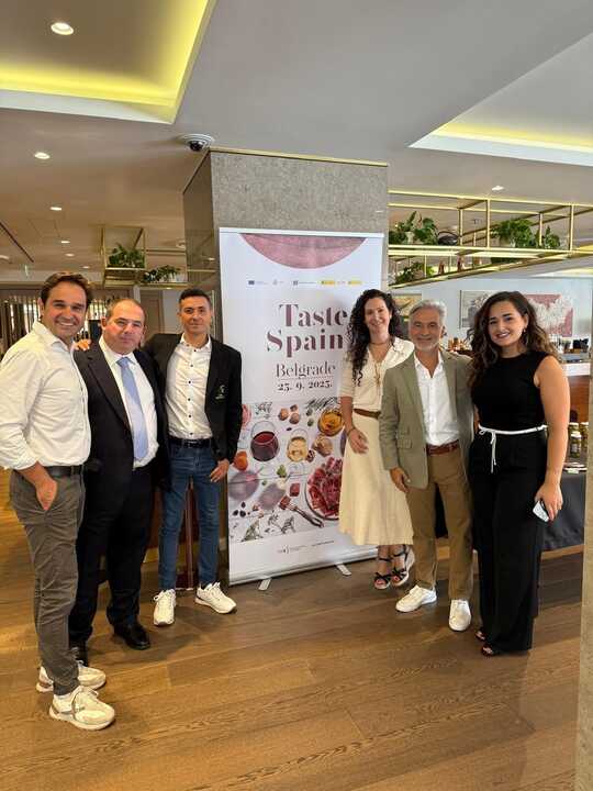Cinco empresas gourmet de "Sabores Almería" exhiben productos en Serbia